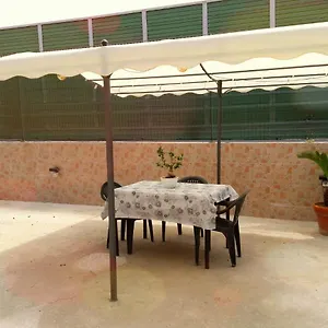 לינה וארוחת בוקר Breakfast In, נאפולי